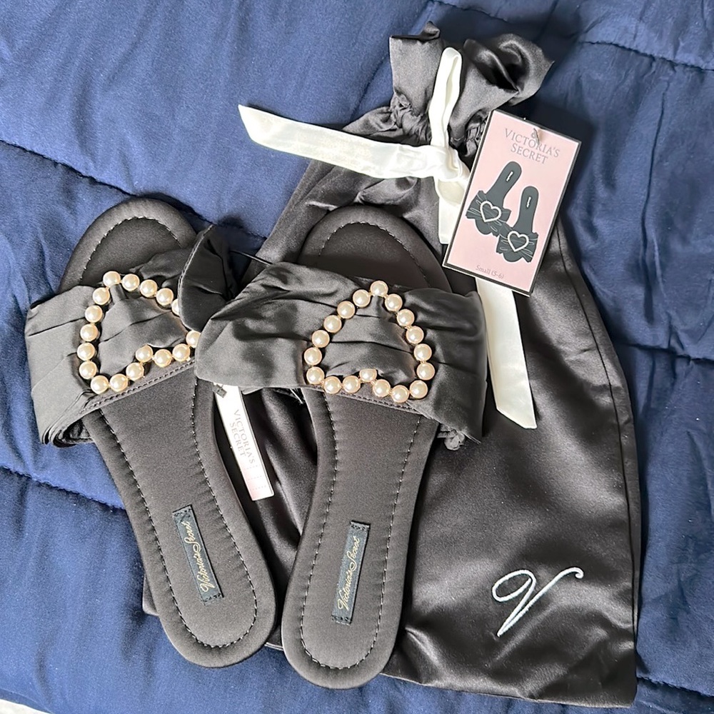 Victoria’s Secret Heart Embelished Slippers Sandals. Size Large (9 - 10)